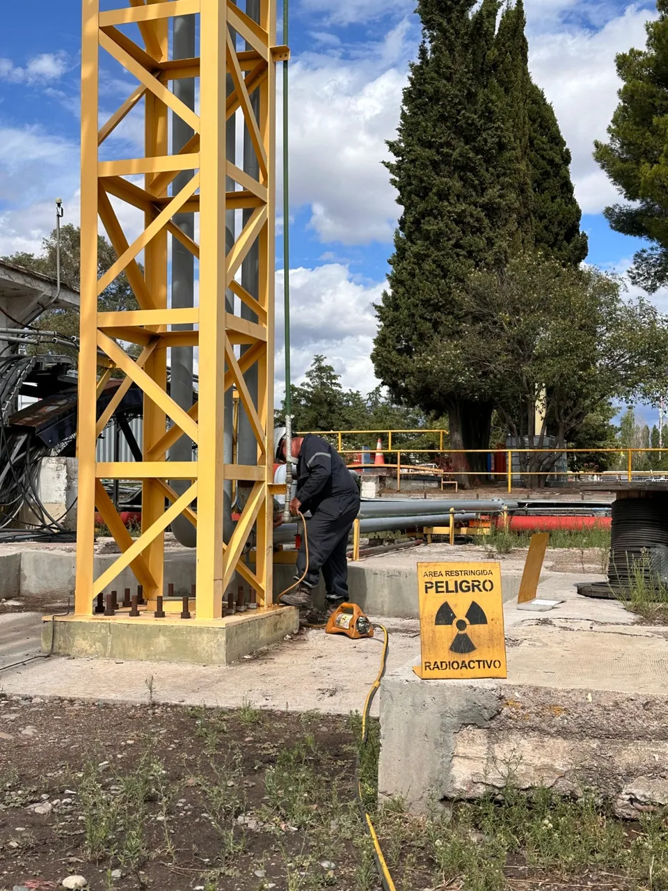 Equipamiento de izaje en base operativa